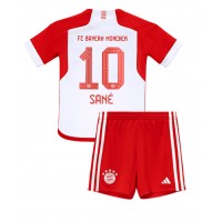 Bayern Munich Leroy Sane #10 Hemmatröja Barn 2023-24 Kortärmad (+ Korta byxor)